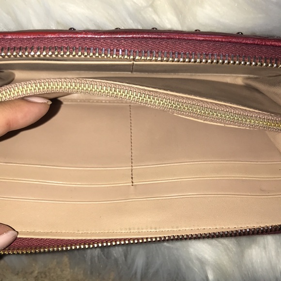 AUTHENTIC PRADE LONG GOLD TONED ZIP WALLET - Picture 11 of 15